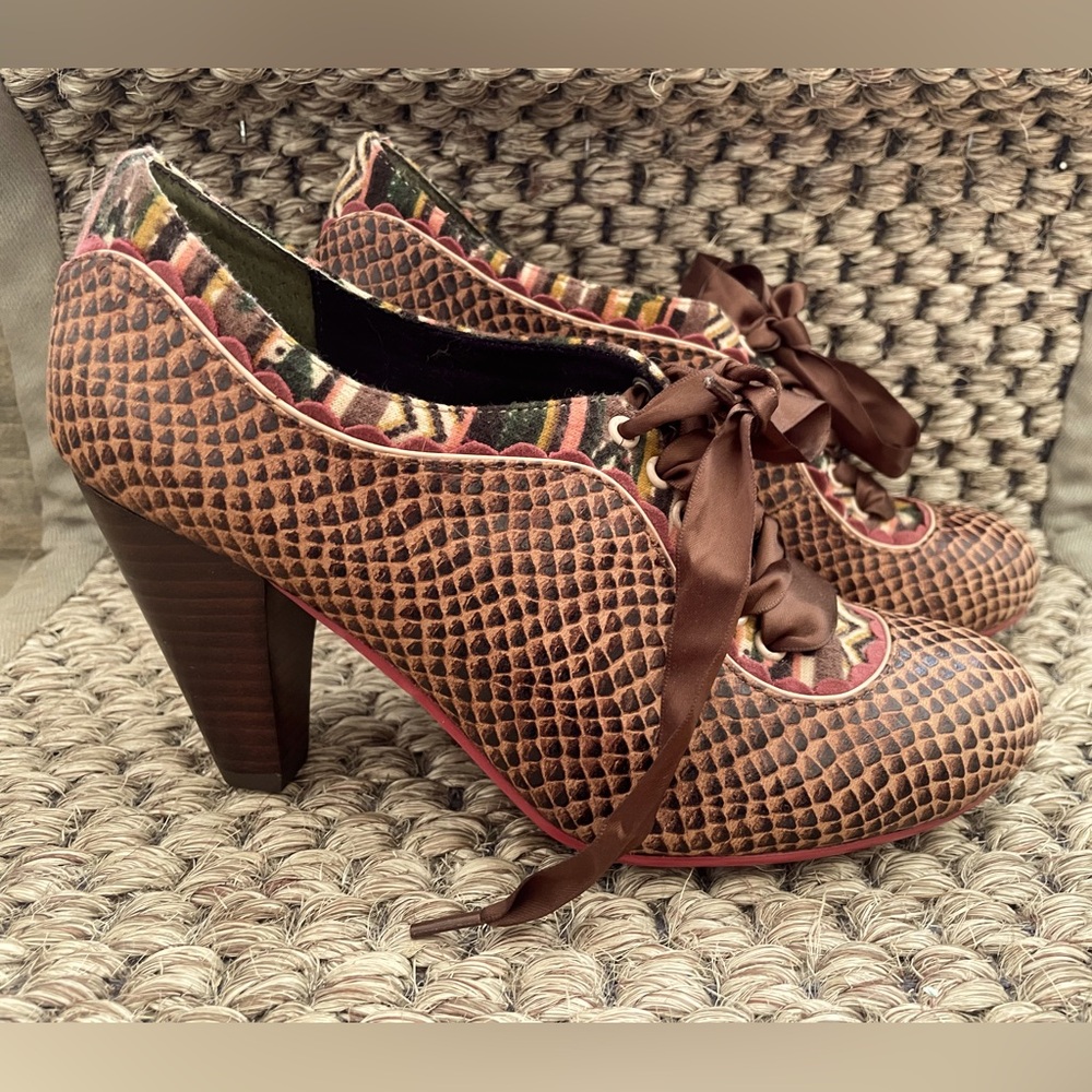Poetic License Brown Couture Boots Booties Size 6.5 Snakeskin NEW